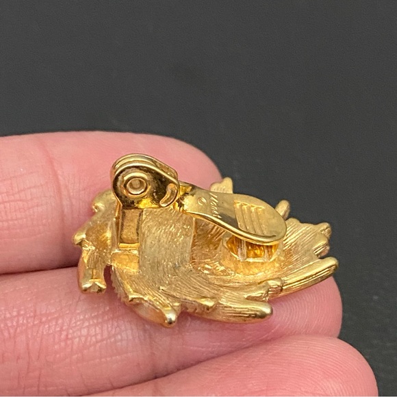 Vintage MONET Signed Gold-tone Wheat Spray Rope Feather Clip On Earrings - Picture 13 of 14